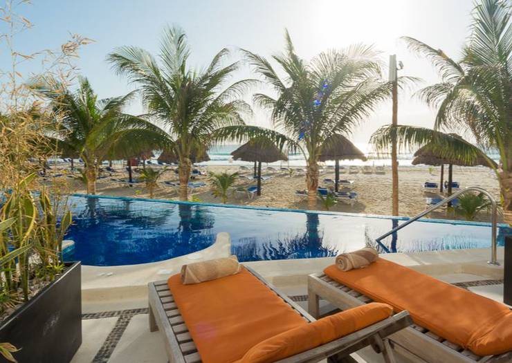 Swim up junior suite Flamingo Cancun Resort Hotel