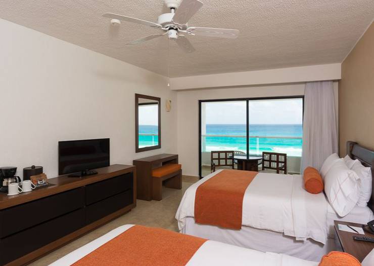 Deluxe room with sea views Flamingo Cancun Resort Hotel