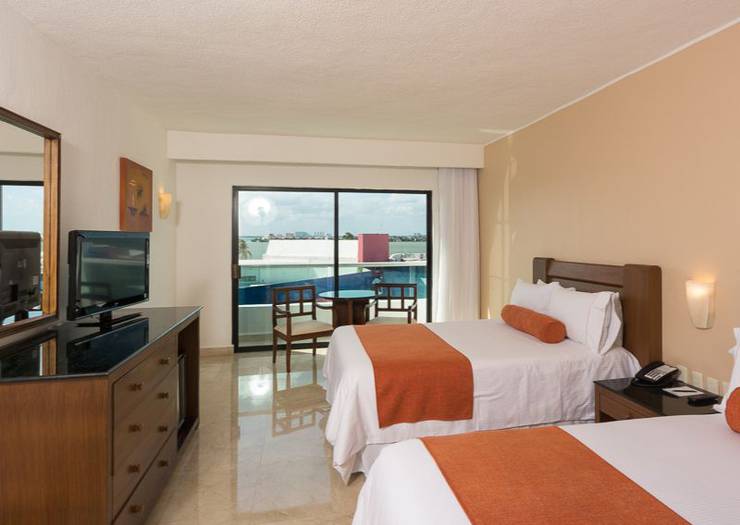 Standard room Flamingo Cancun Resort Hotel