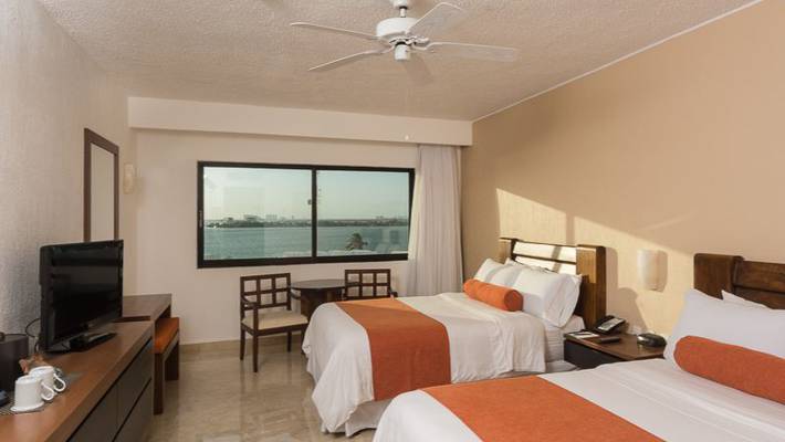 Deluxe room with lagoon views Flamingo Cancun Resort Hotel