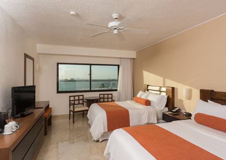 Deluxe room with lagoon views Flamingo Cancun Resort Hotel