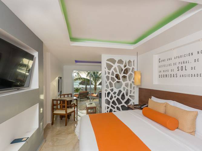 Swim up junior suite Flamingo Cancun Resort Hotel Swim up junior suite Flamingo Cancun Resort Hotel