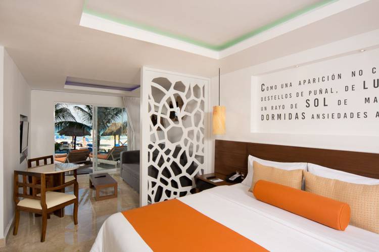 Junior suite swim up Flamingo Cancun Resort Hotel