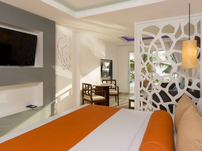 Swim up junior suite Flamingo Cancun Resort Hotel Swim up junior suite Flamingo Cancun Resort Hotel