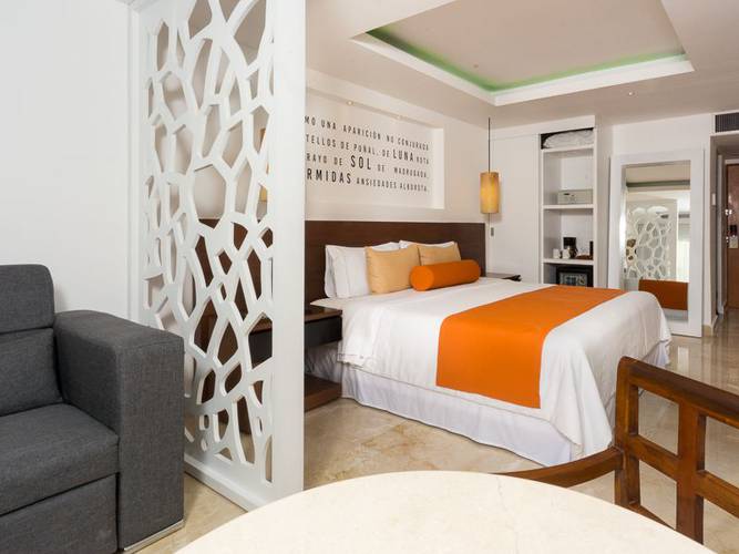 Swim up junior suite Flamingo Cancun Resort Hotel Swim up junior suite Flamingo Cancun Resort Hotel