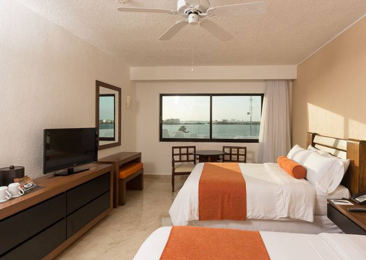 Deluxe room with lagoon views Flamingo Cancun Resort Hotel